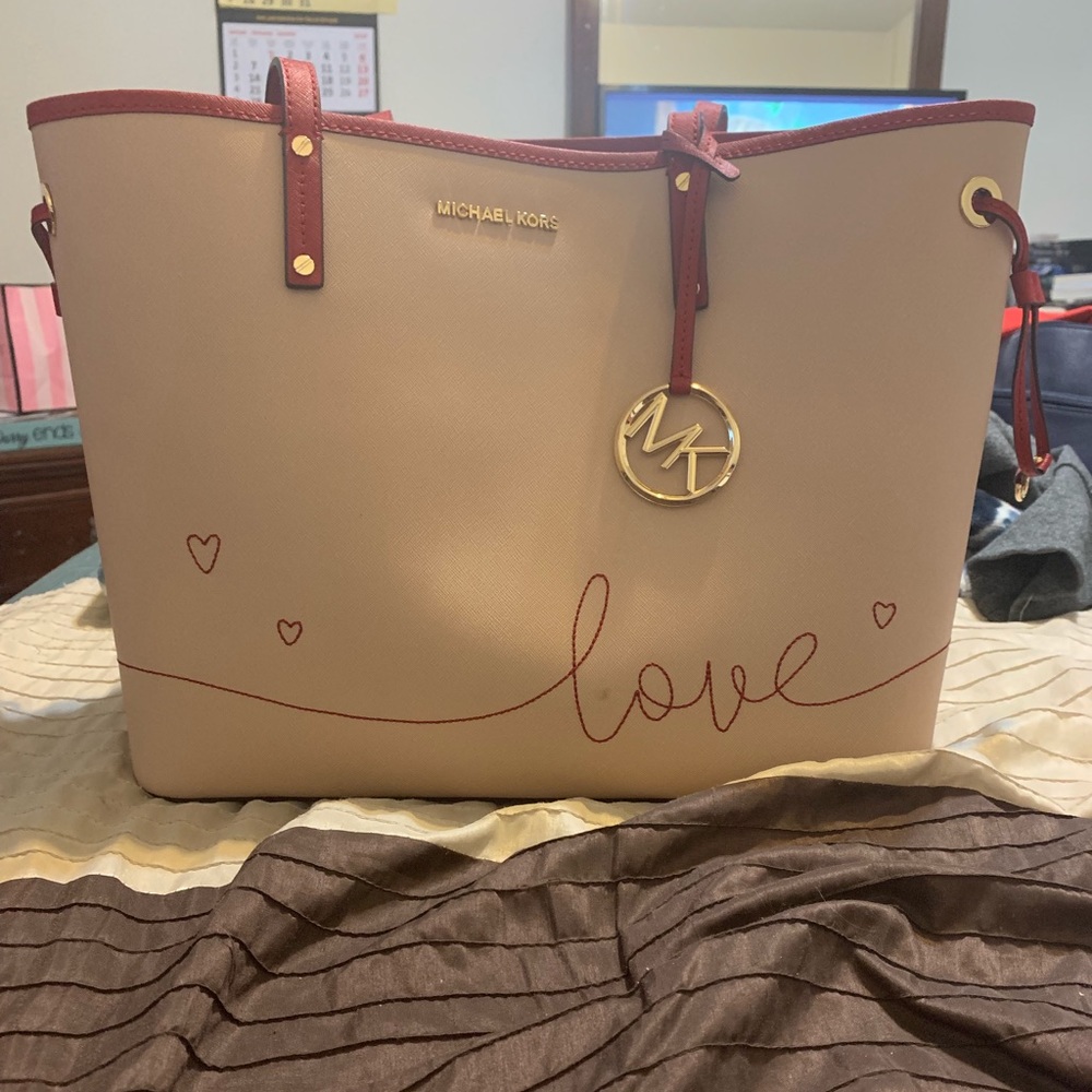 Michael Kors Jet LG Embroidered Love Shoulder Tote
